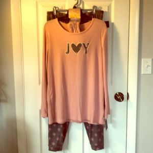 NWT Ellen Tracy long-sleeve pajamas + sock…